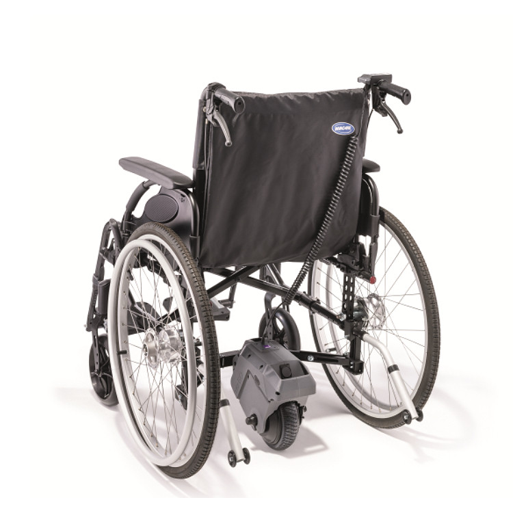Manual-wheelchair-moving-on-lawn-without-getting-stuck Manual wheelchair moving on lawn without getting stuck