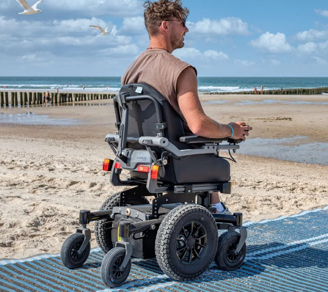 heavy-duty-electric-wheelchair-for-outdoor-terrain-in-the-UK